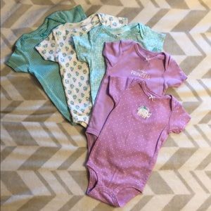 👗Carters 9 month short sleeved onsie’s qty=5 nwot